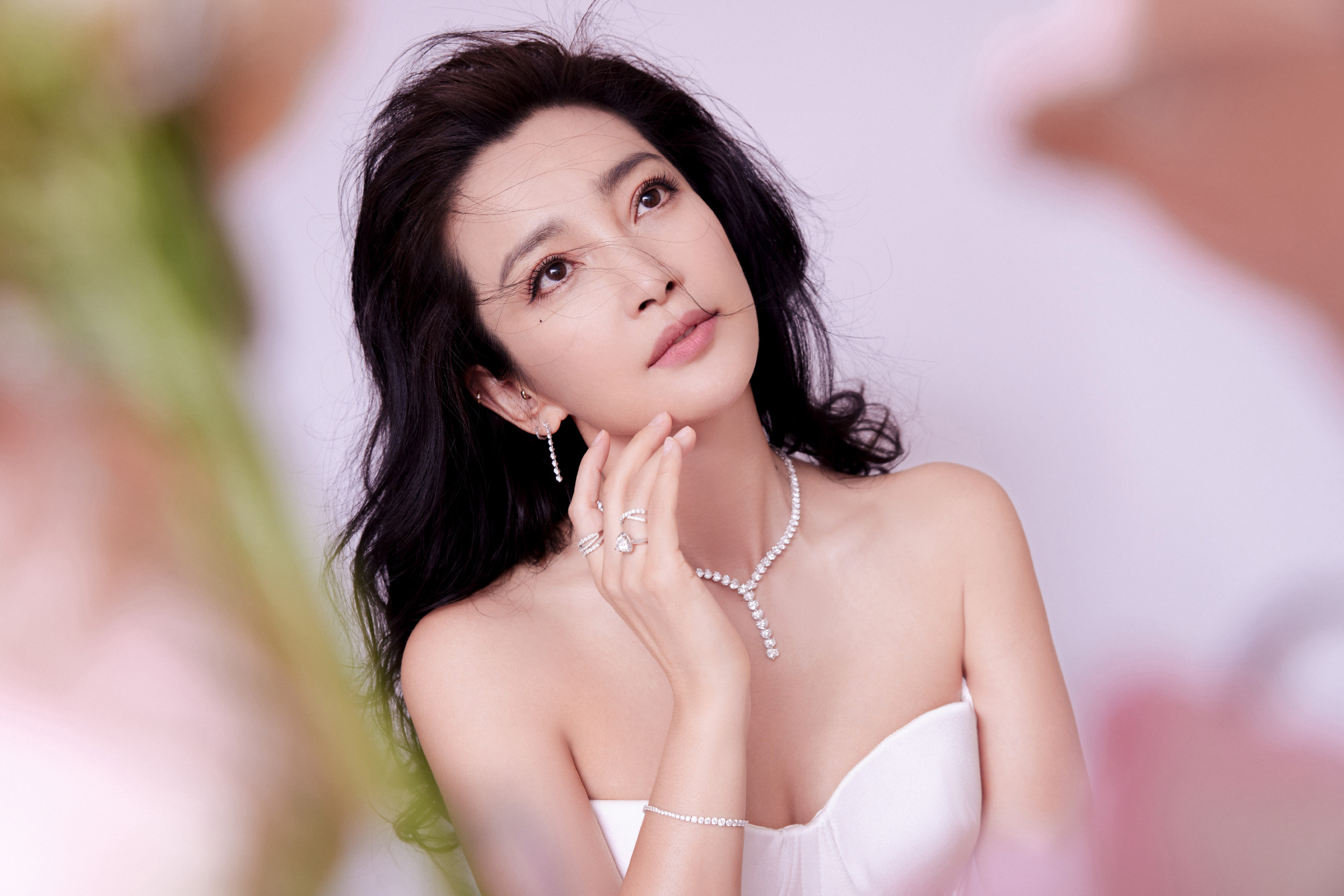 Kh&ocirc;ng ai d&aacute;m cưới mỹ nh&acirc;n ngh&igrave;n tỉ n&agrave;y: Nghe &ldquo;giai thoại&rdquo; đuổi 20 người gi&uacute;p việc m&agrave; to&aacute;t mồ h&ocirc;i- Ảnh 3.