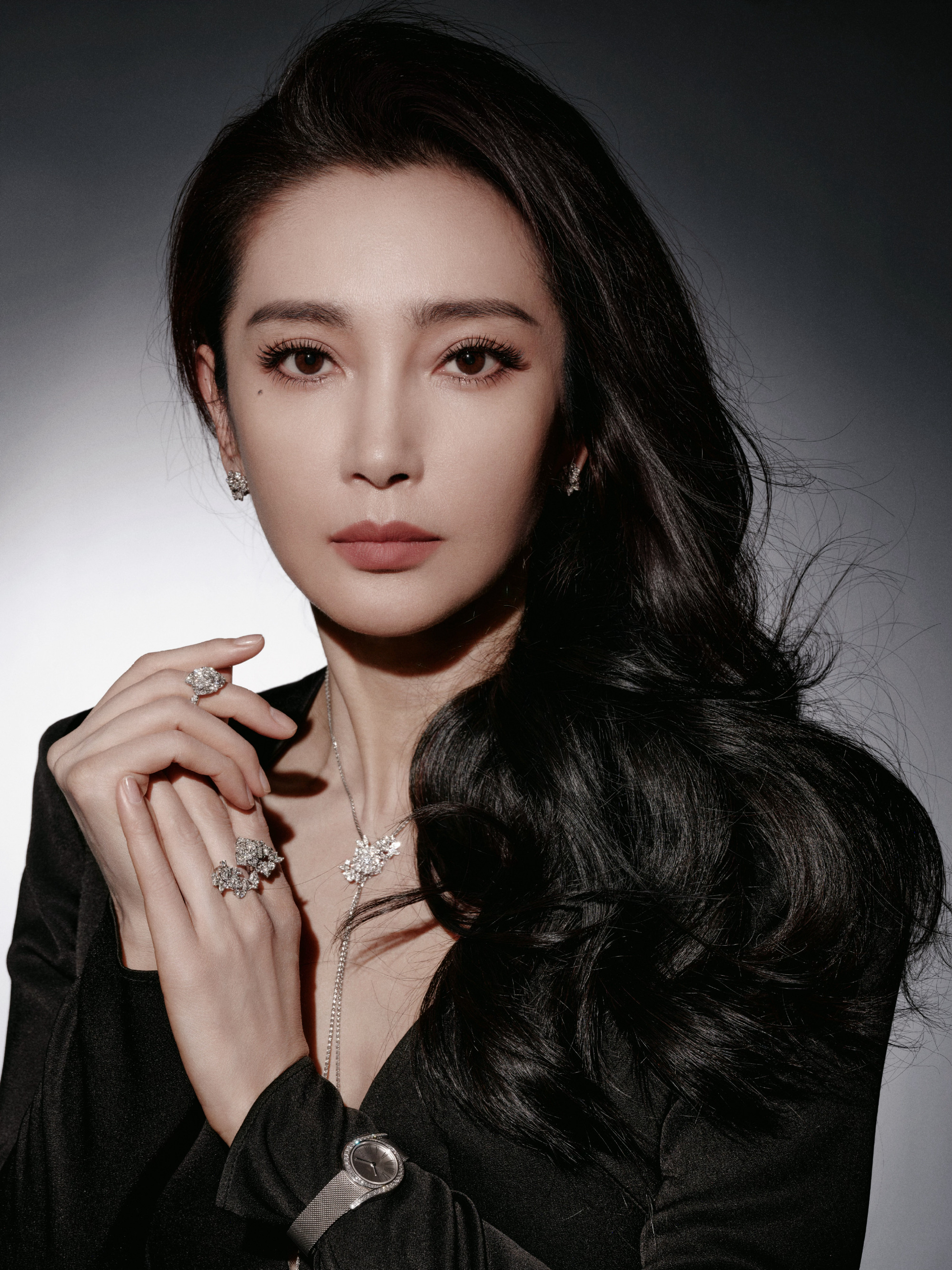 Kh&ocirc;ng ai d&aacute;m cưới mỹ nh&acirc;n ngh&igrave;n tỉ n&agrave;y: Nghe &ldquo;giai thoại&rdquo; đuổi 20 người gi&uacute;p việc m&agrave; to&aacute;t mồ h&ocirc;i- Ảnh 1.