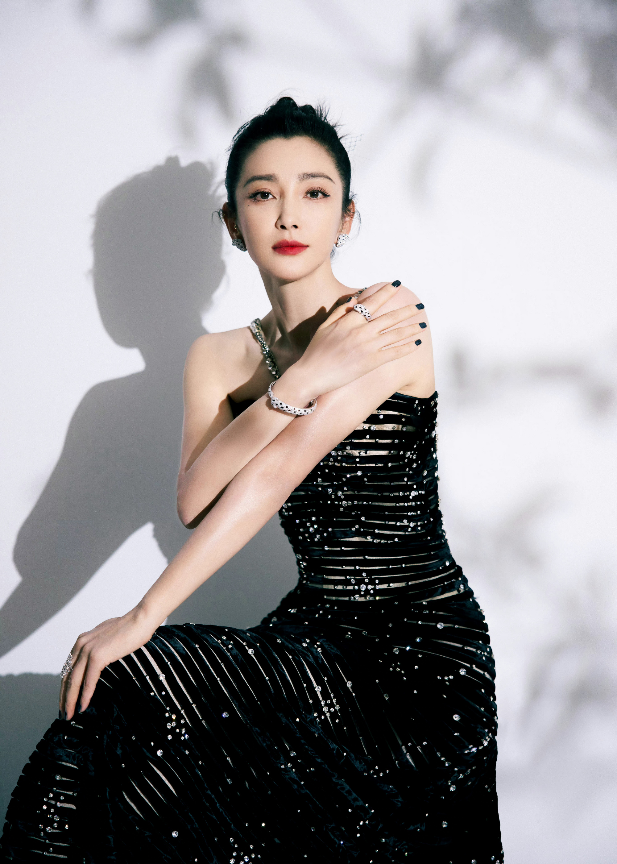 Kh&ocirc;ng ai d&aacute;m cưới mỹ nh&acirc;n ngh&igrave;n tỉ n&agrave;y: Nghe &ldquo;giai thoại&rdquo; đuổi 20 người gi&uacute;p việc m&agrave; to&aacute;t mồ h&ocirc;i- Ảnh 5.