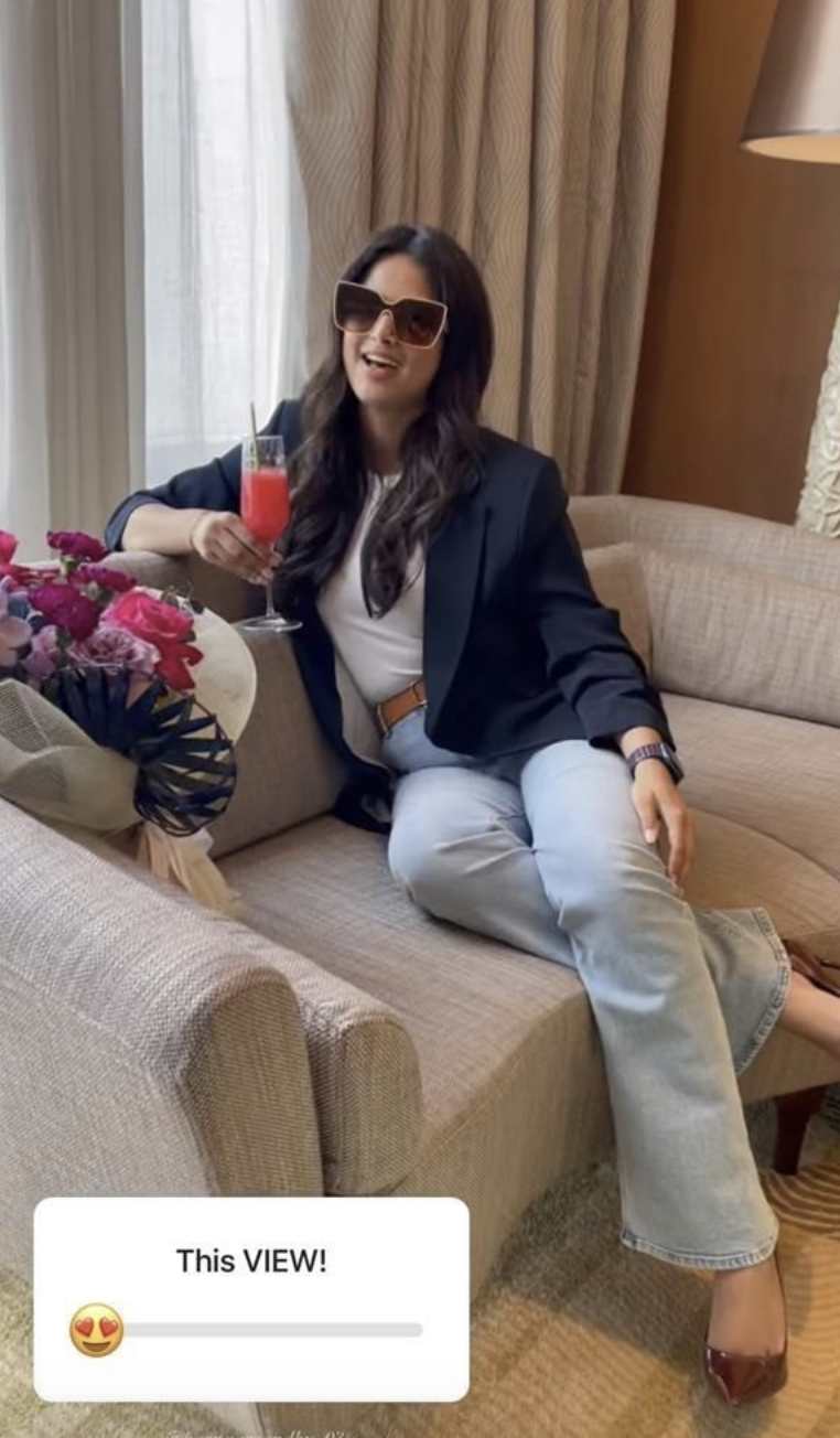 Miss Universe đẹp chấn động hậu giảm c&acirc;n, đến c&uacute; vấp cũng sexy lịm người- Ảnh 14.