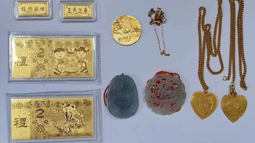 Được ng&agrave;y dọn nh&agrave; gi&uacute;p mẹ, c&ocirc; g&aacute;i xinh đẹp vứt nhầm hộp v&agrave;ng gần 2 tỷ đồng v&agrave;o th&ugrave;ng r&aacute;c- Ảnh 2.