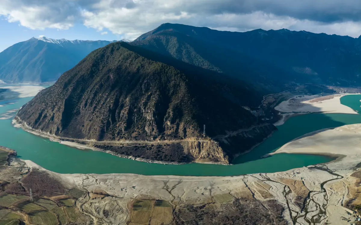 Hệ thống thủy điện tr&ecirc;n s&ocirc;ng Yarlung Tsangpo - con s&ocirc;ng cao nhất thế giới - sẽ l&agrave; một kỳ t&iacute;ch kỹ thuật hiếm c&oacute; (Ảnh: Xinhua)