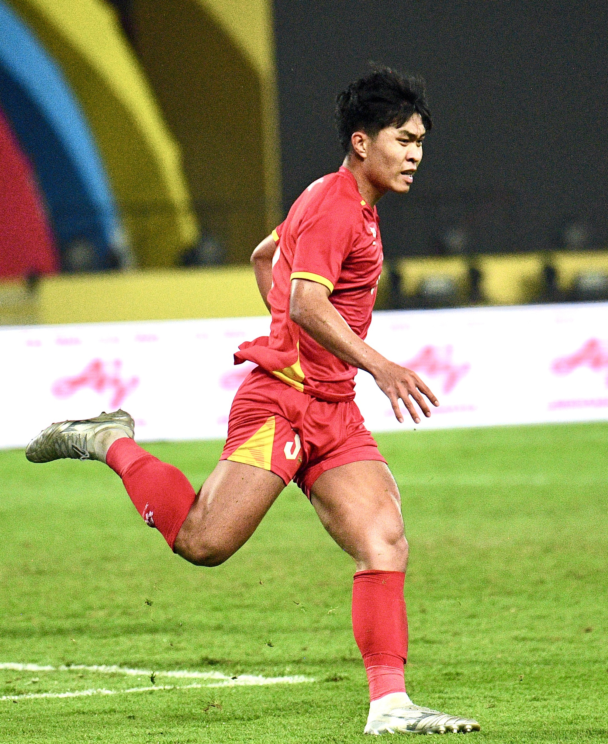 Tuyển thủ U22 Việt Nam g&acirc;y sốt v&igrave; 