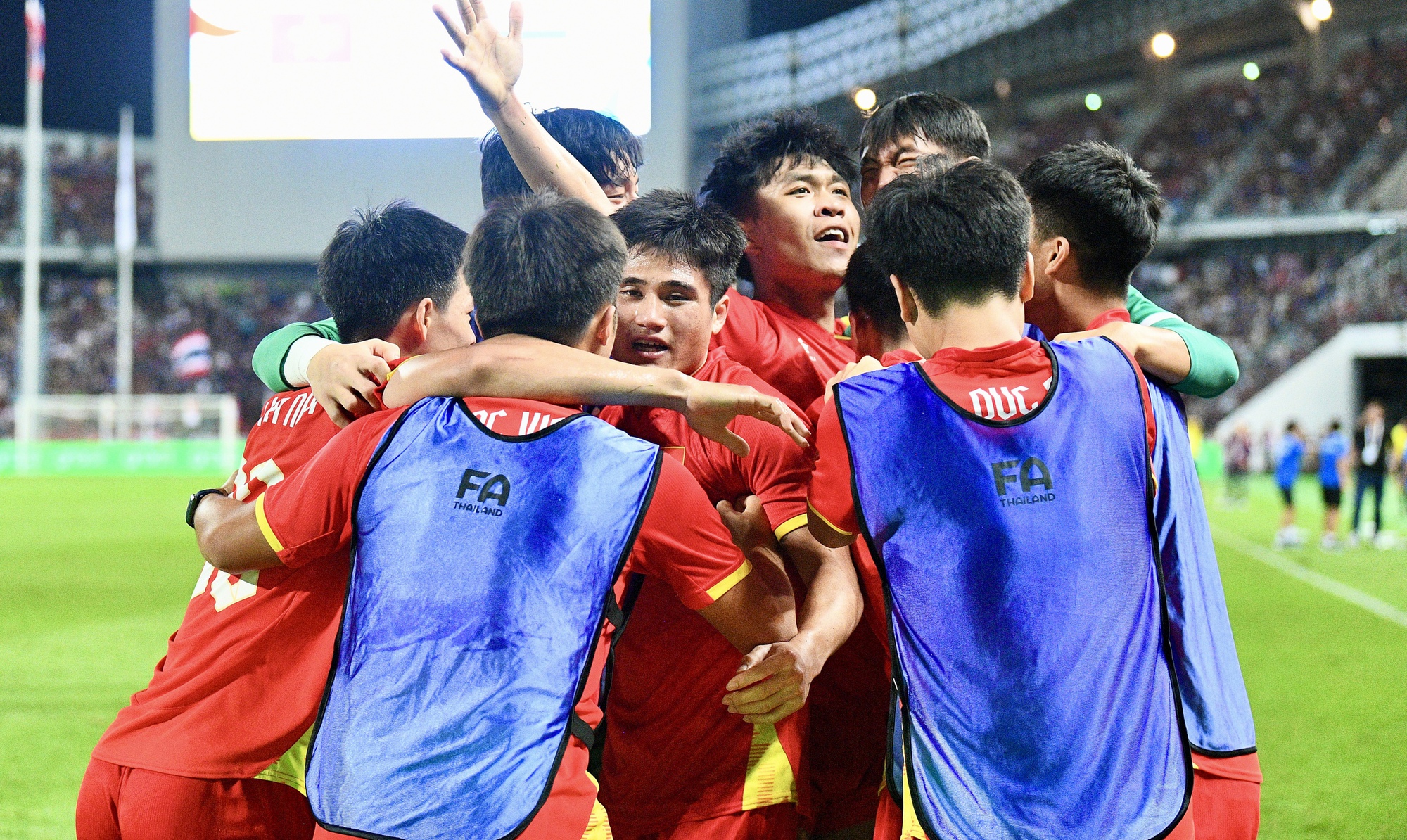 Tuyển thủ U22 Việt Nam g&acirc;y sốt v&igrave; 