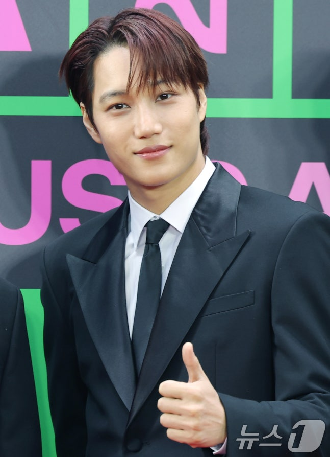 Thảm đỏ MMA 2025: Jennie h&oacute;a &ldquo;nữ ho&agrave;ng&rdquo; đụng mặt t&igrave;nh cũ GD - Kai, Winter (aespa) lộ diện sau ồn &agrave;o hẹn h&ograve; Jungkook- Ảnh 21.