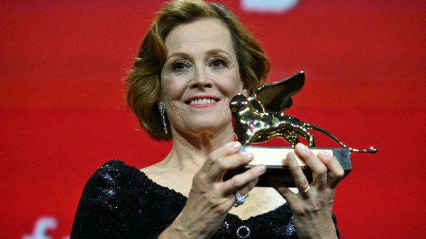 Lần đầu c&oacute; sao nữ U80 