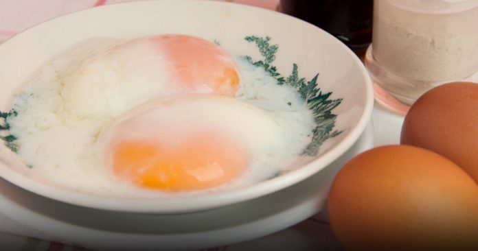 B&eacute; g&aacute;i 14 tuổi mắc ung thư trực tr&agrave;ng, b&aacute;c sĩ cảnh b&aacute;o: Th&agrave; nhịn đ&oacute;i c&ograve;n hơn cho trẻ ăn 4 loại bữa s&aacute;ng n&agrave;y- Ảnh 2.