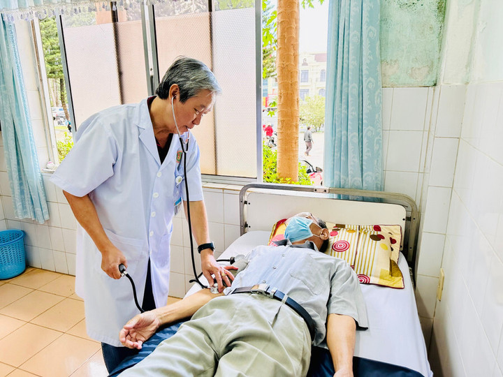 Từ 1/1/2026, hai trường hợp được hưởng 100% bảo hiểm y tế khi kh&aacute;m chữa bệnh- Ảnh 1.