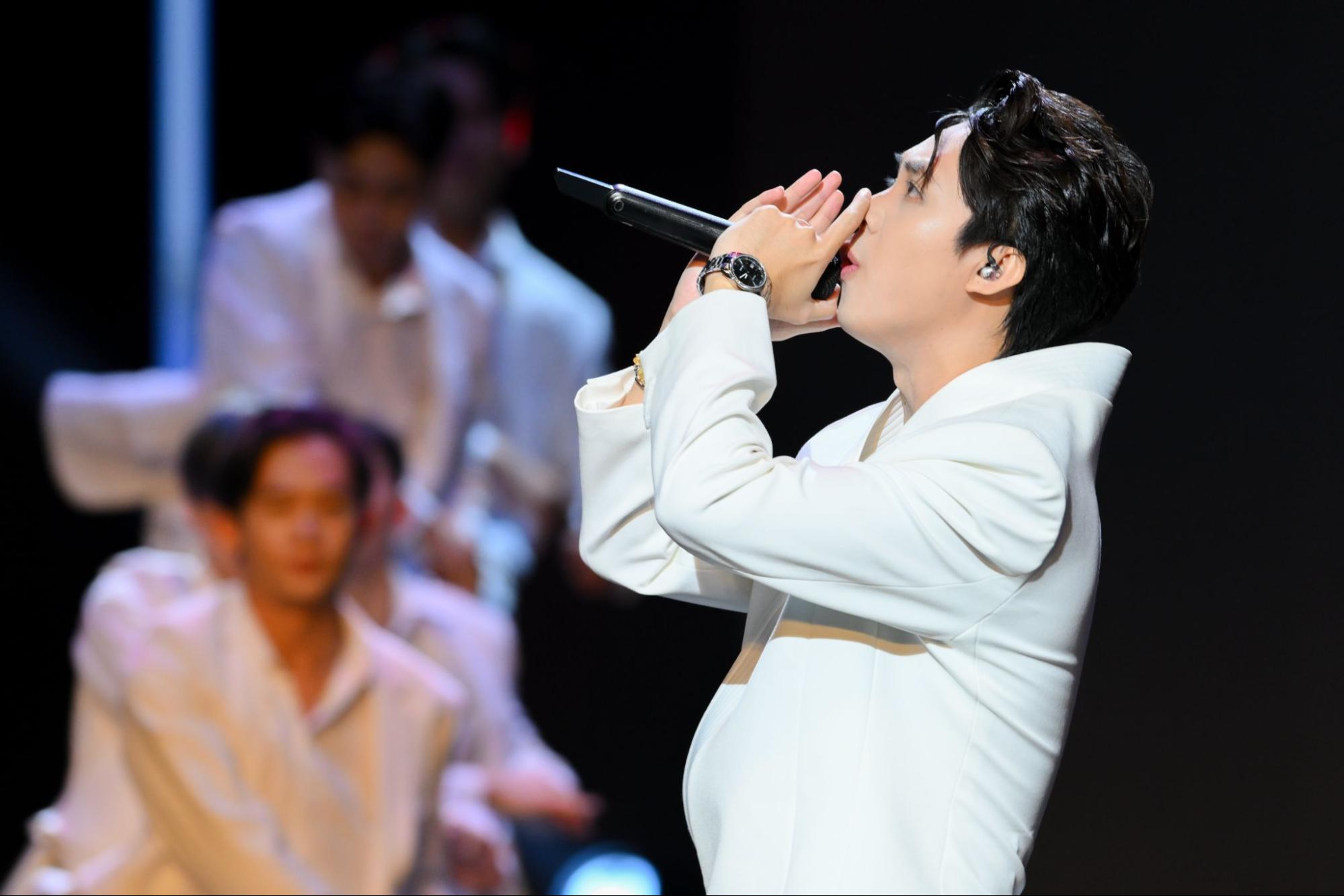 Nam rapper vừa &ldquo;tốt nghiệp&rdquo; Rap Việt đ&atilde; ghi dấu tại sự kiện cấp Quốc gia, khoe ca kh&uacute;c mới ai nghe cũng x&uacute;c động- Ảnh 5.