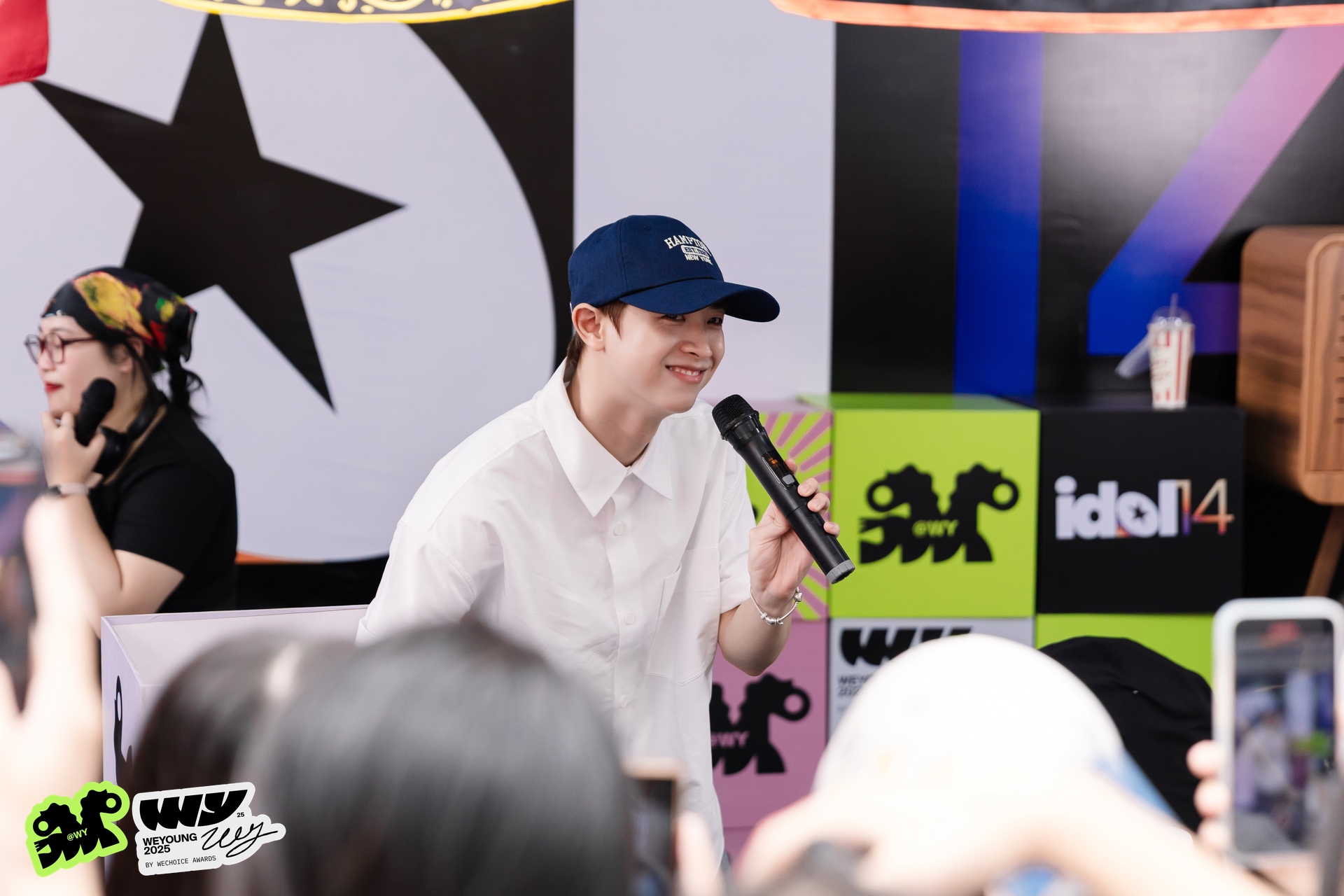 Mỹ nam Mưa Đỏ v&agrave; 1 