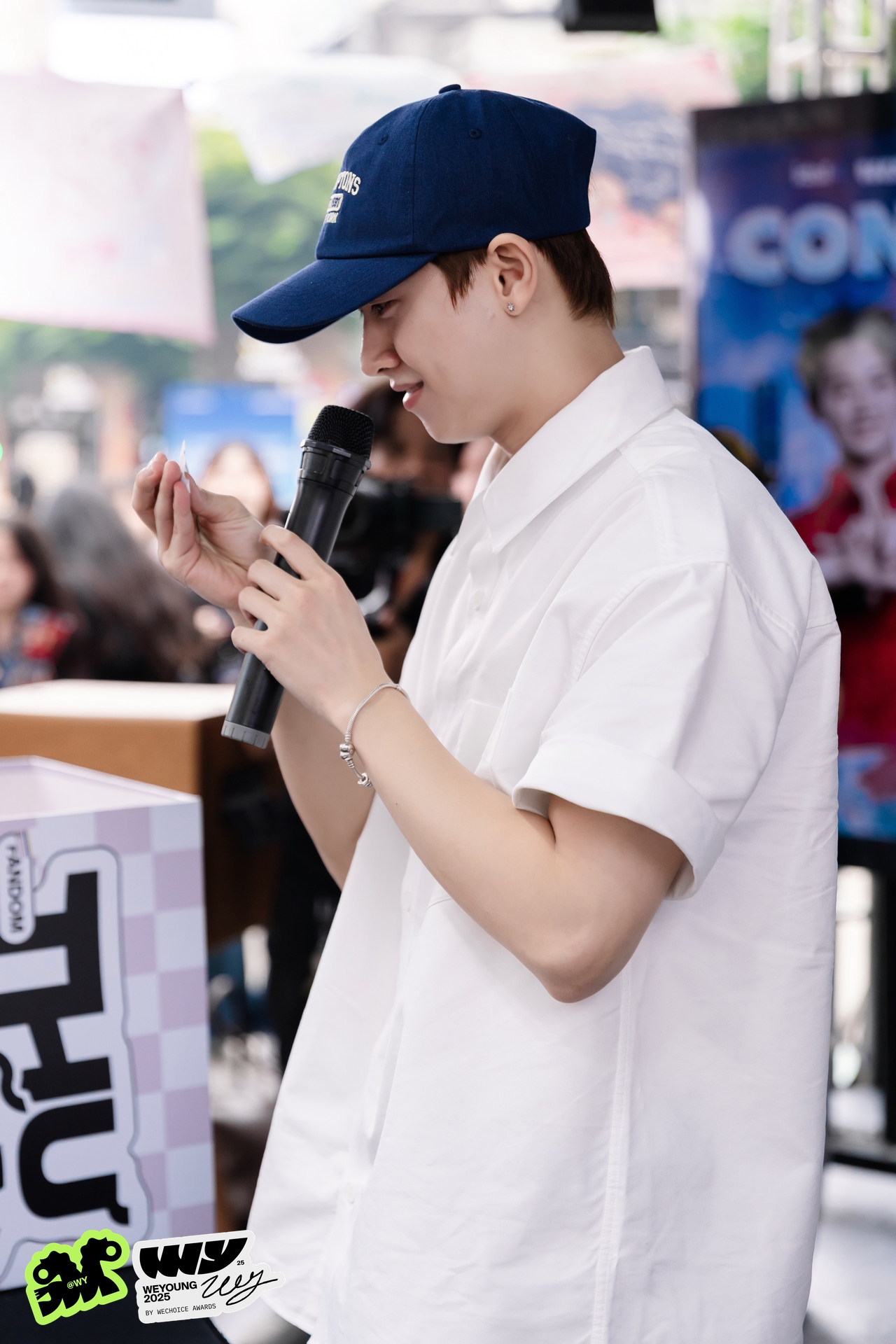 Mỹ nam Mưa Đỏ v&agrave; 1 