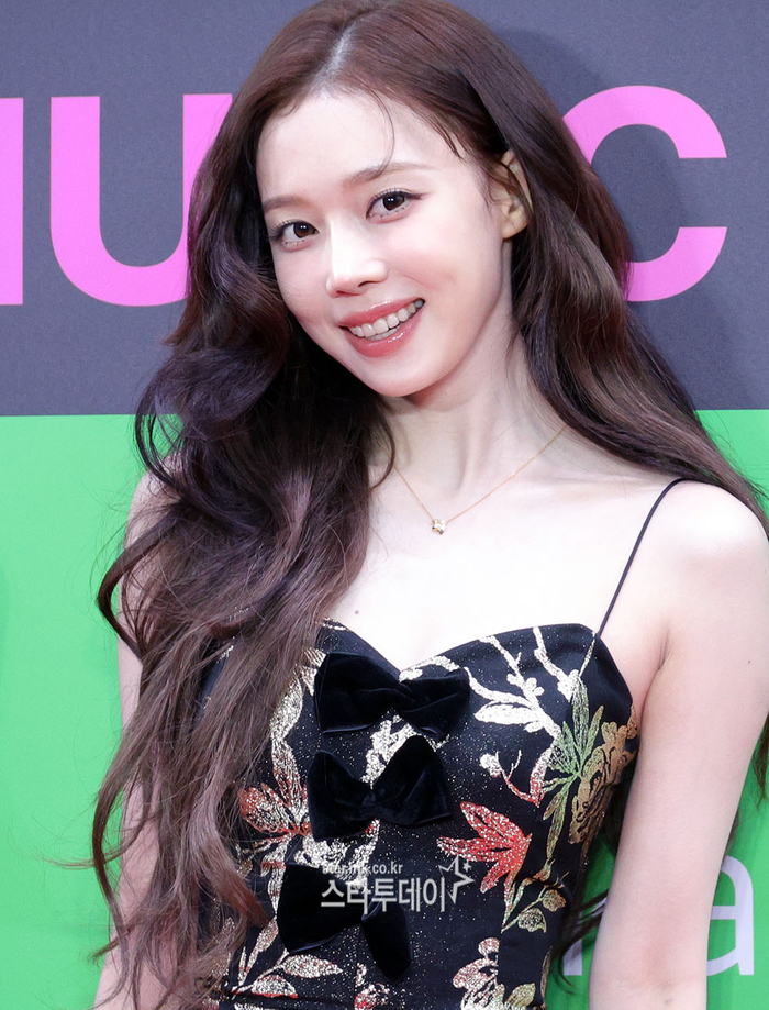 Thảm đỏ MMA 2025: Jennie h&oacute;a &ldquo;nữ ho&agrave;ng&rdquo; đụng mặt t&igrave;nh cũ GD - Kai, Winter (aespa) lộ diện sau ồn &agrave;o hẹn h&ograve; Jungkook- Ảnh 9.