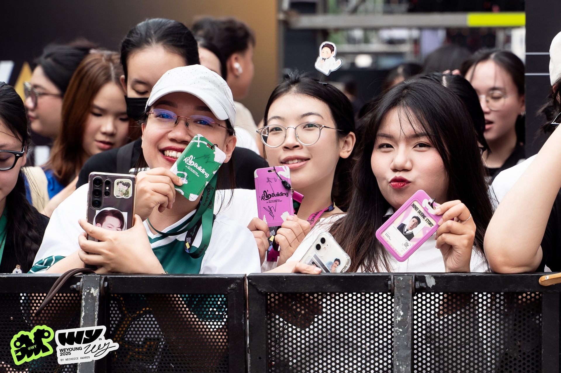 Mỹ nam Mưa Đỏ v&agrave; 1 