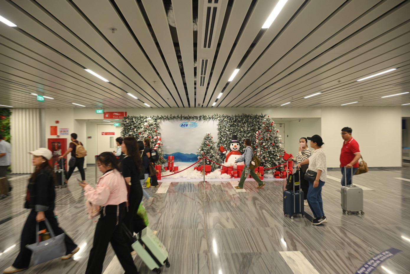 Điểm check-in mới toanh m&ugrave;a Gi&aacute;ng sinh ở nh&agrave; ga hiện đại nhất Việt Nam- Ảnh 3.