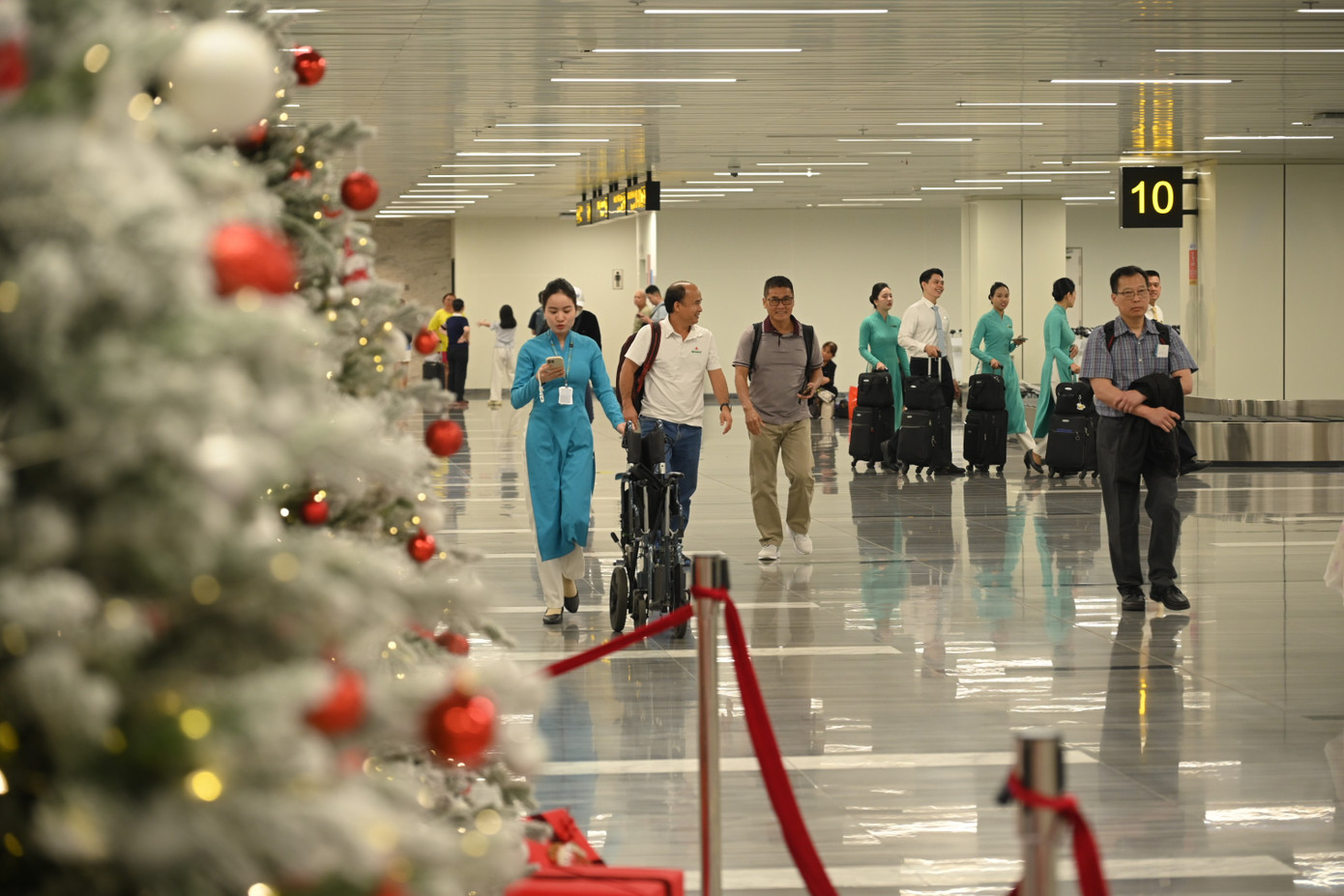 Điểm check-in mới toanh m&ugrave;a Gi&aacute;ng sinh ở nh&agrave; ga hiện đại nhất Việt Nam- Ảnh 2.