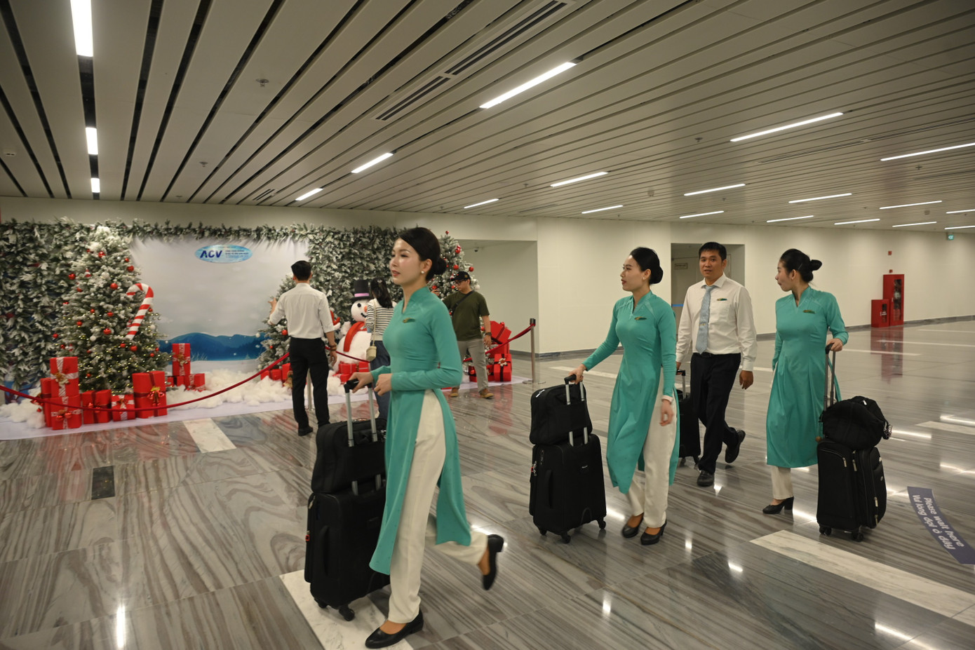 Điểm check-in mới toanh m&ugrave;a Gi&aacute;ng sinh ở nh&agrave; ga hiện đại nhất Việt Nam- Ảnh 1.