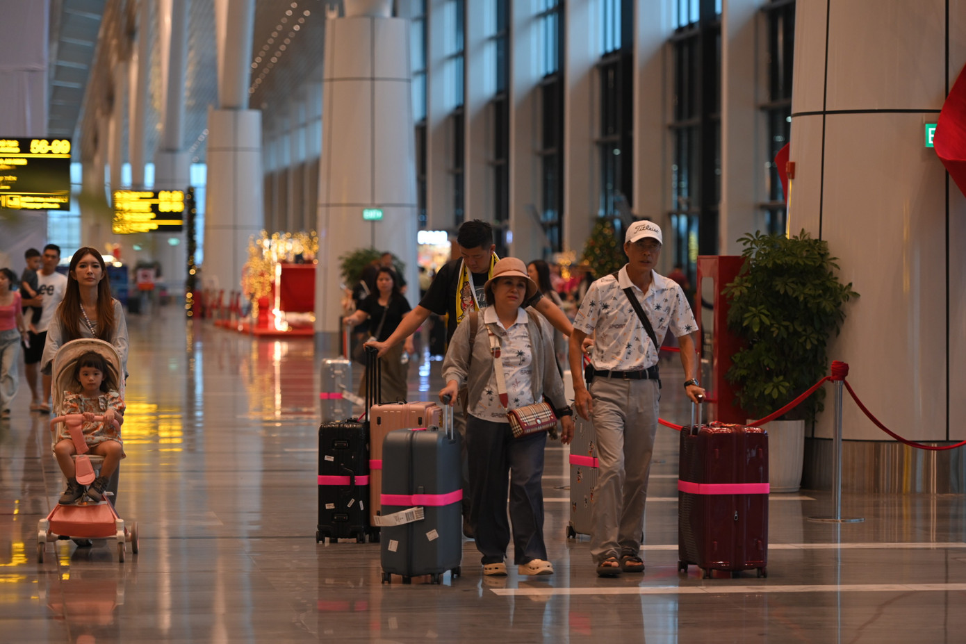 Điểm check-in mới toanh m&ugrave;a Gi&aacute;ng sinh ở nh&agrave; ga hiện đại nhất Việt Nam- Ảnh 7.