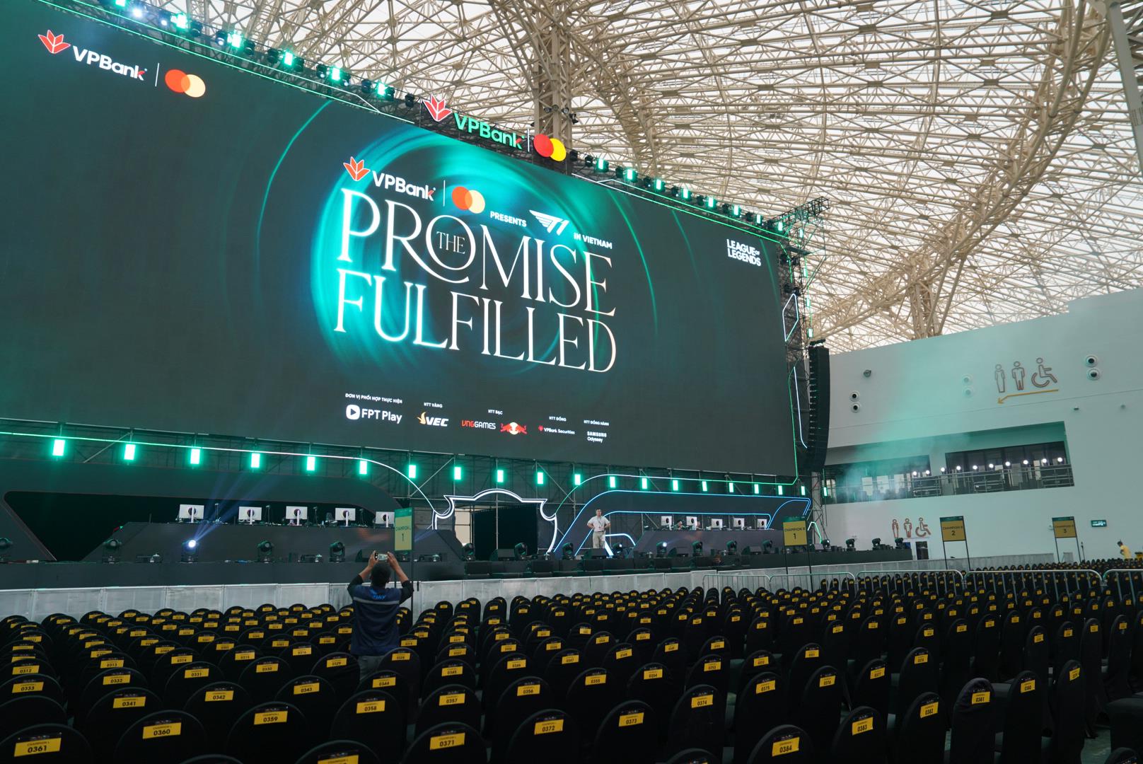 Những đặc quyền chưa từng c&oacute; T1 d&agrave;nh cho fan Li&ecirc;n Minh Huyền Thoại Việt- Ảnh 1.