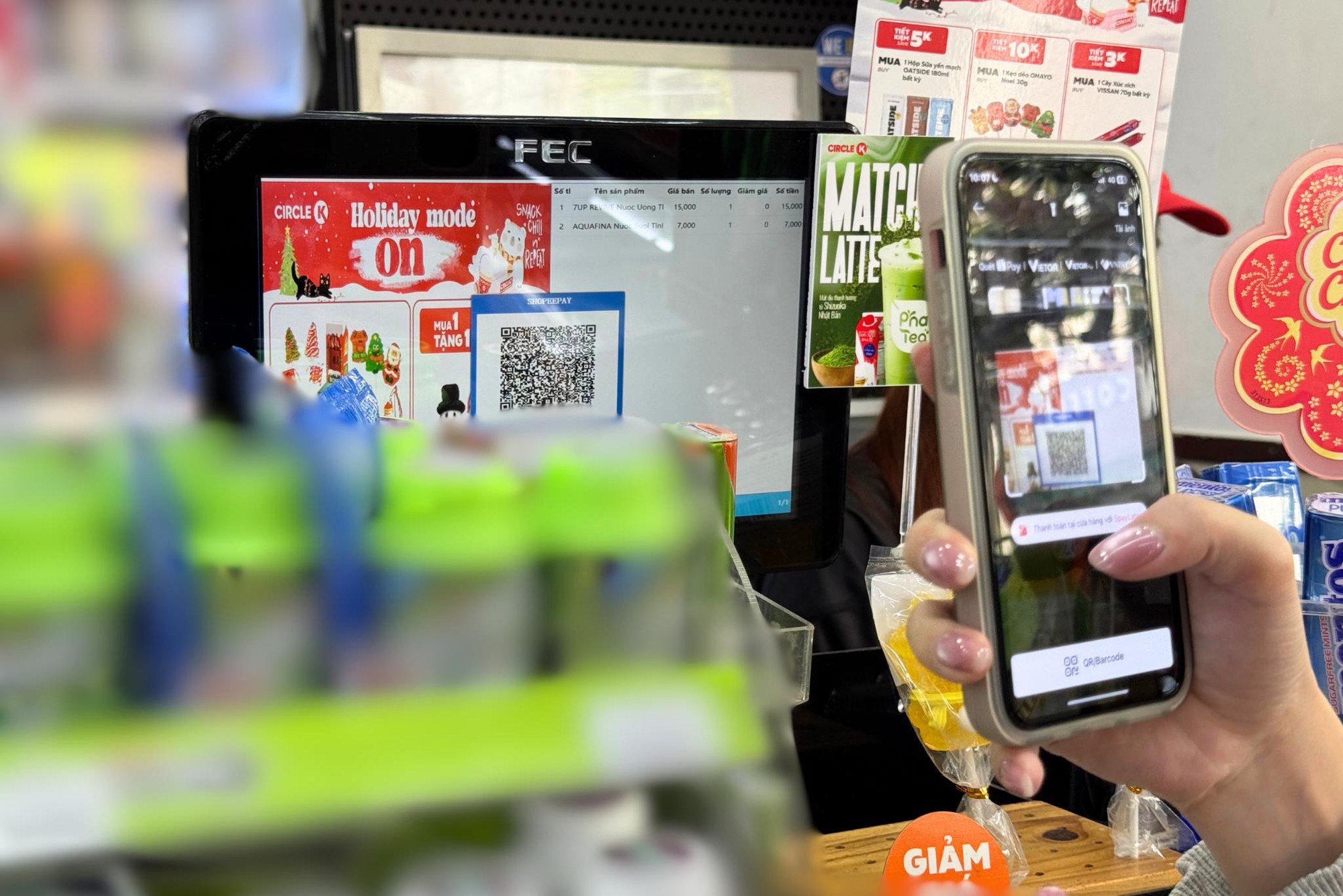 Ng&acirc;n h&agrave;ng li&ecirc;n kết với v&iacute; điện tử: D&ugrave;ng sao để c&oacute; lợi nhất?- Ảnh 1.