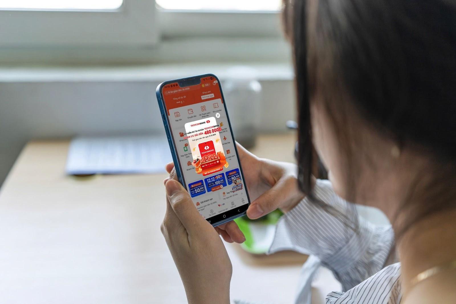 Ng&acirc;n h&agrave;ng li&ecirc;n kết với v&iacute; điện tử: D&ugrave;ng sao để c&oacute; lợi nhất?- Ảnh 2.