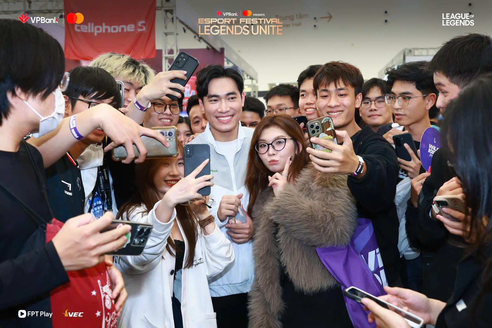 Điểm mặt d&agrave;n trai xinh g&aacute;i đẹp g&acirc;y sốt tại sự kiện VPBank presents eSport Festival: Legends Unite- Ảnh 1.