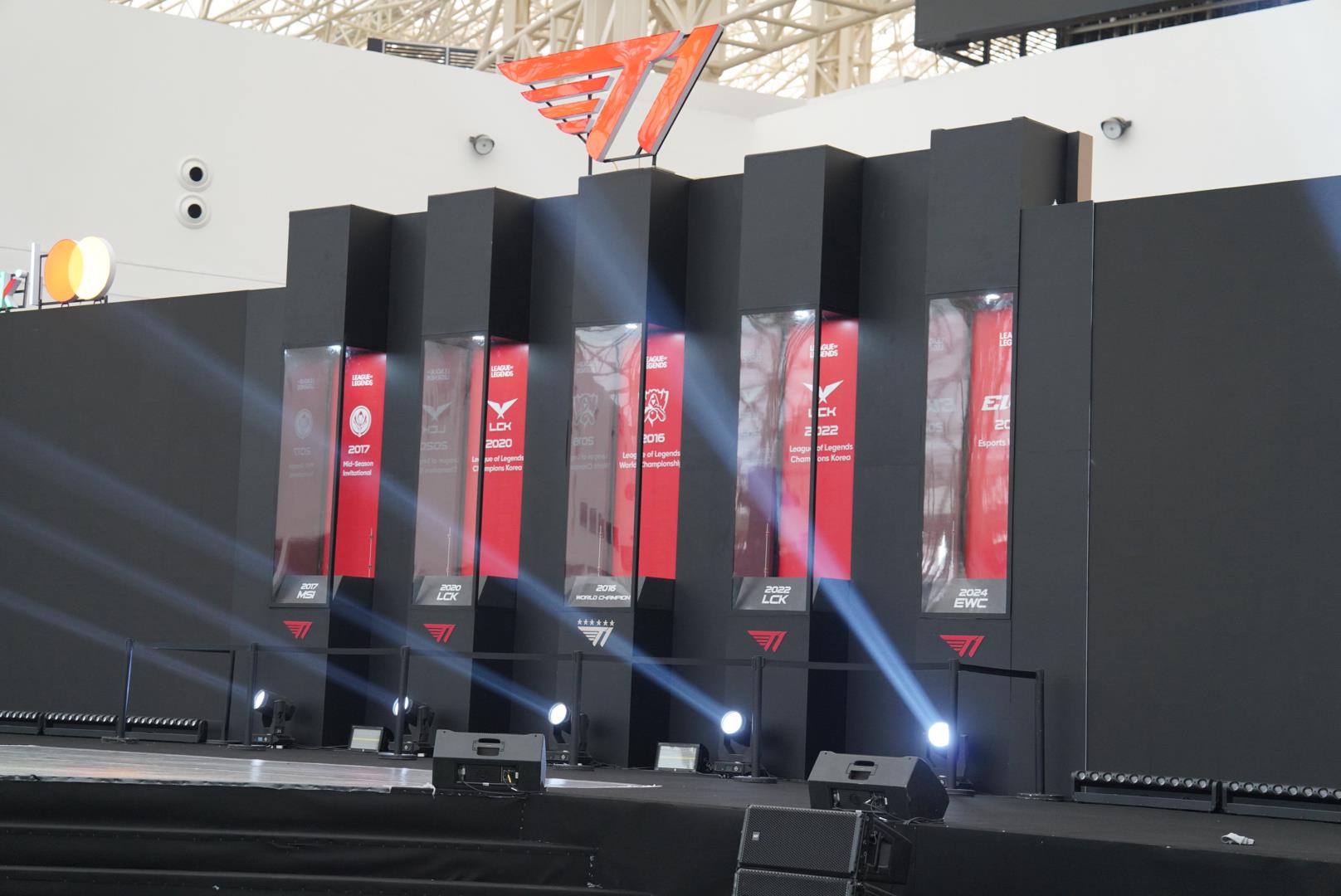 Những đặc quyền chưa từng c&oacute; T1 d&agrave;nh cho fan Li&ecirc;n Minh Huyền Thoại Việt- Ảnh 4.