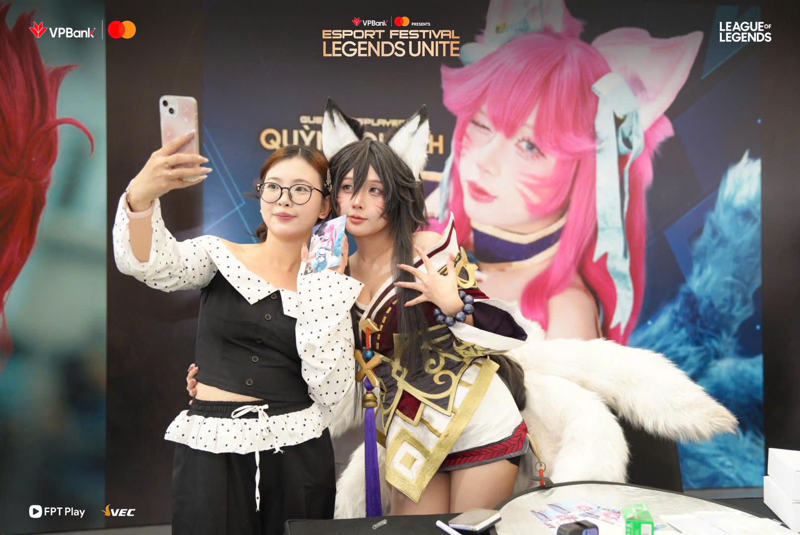 Điểm mặt d&agrave;n trai xinh g&aacute;i đẹp g&acirc;y sốt tại sự kiện VPBank presents eSport Festival: Legends Unite- Ảnh 7.