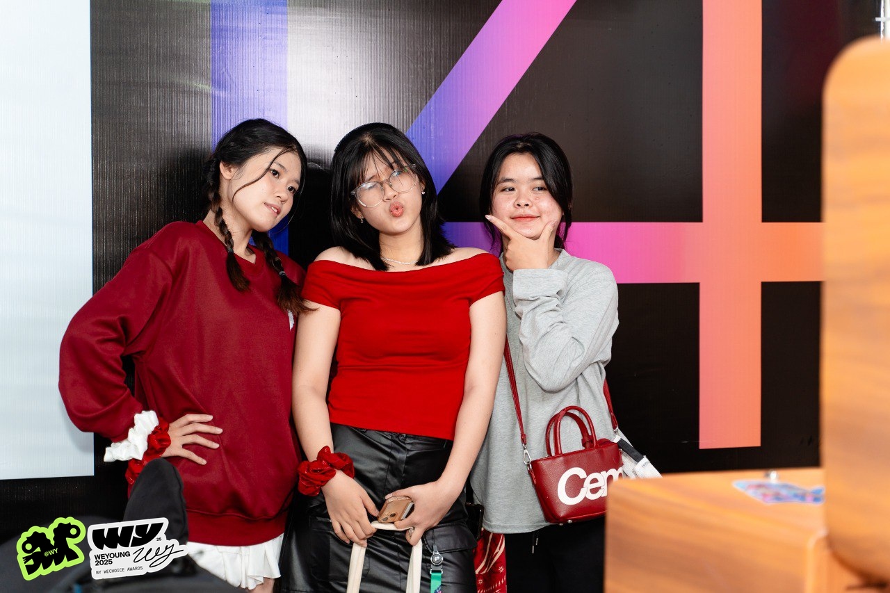 Xếp h&agrave;ng d&agrave;i chờ gặp &ldquo;anh trai&rdquo; CONGB v&agrave; sao nam Mưa Đỏ trước thềm Gala WeYoung 2025- Ảnh 3.