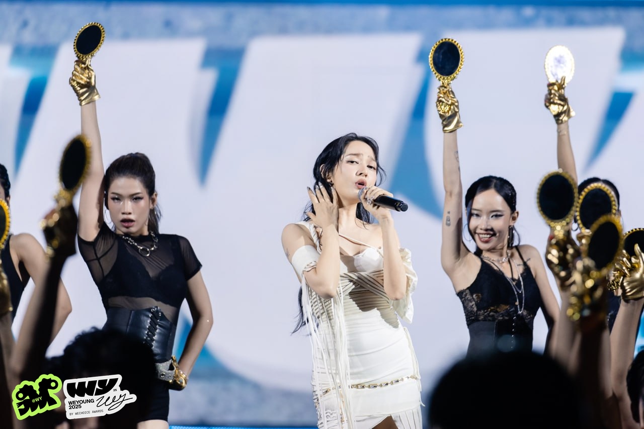 Bảo Anh - (S)TRONG Trọng Hiếu - RIO &ldquo;quẩy&rdquo; hết cỡ với bản mashup chưa từng c&oacute; tại WeYoung 2025- Ảnh 3.