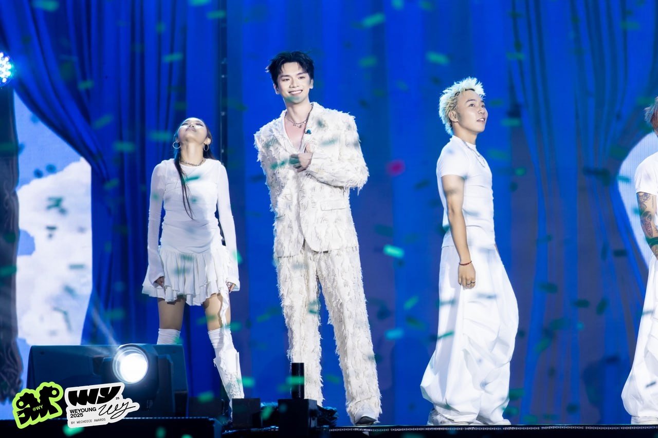 GDUCKY - GiGi Hương Giang - Vương Binh mang thanh xu&acirc;n trở lại tại WeYoung 2025, cất giọng ngọt muốn xỉu!- Ảnh 4.