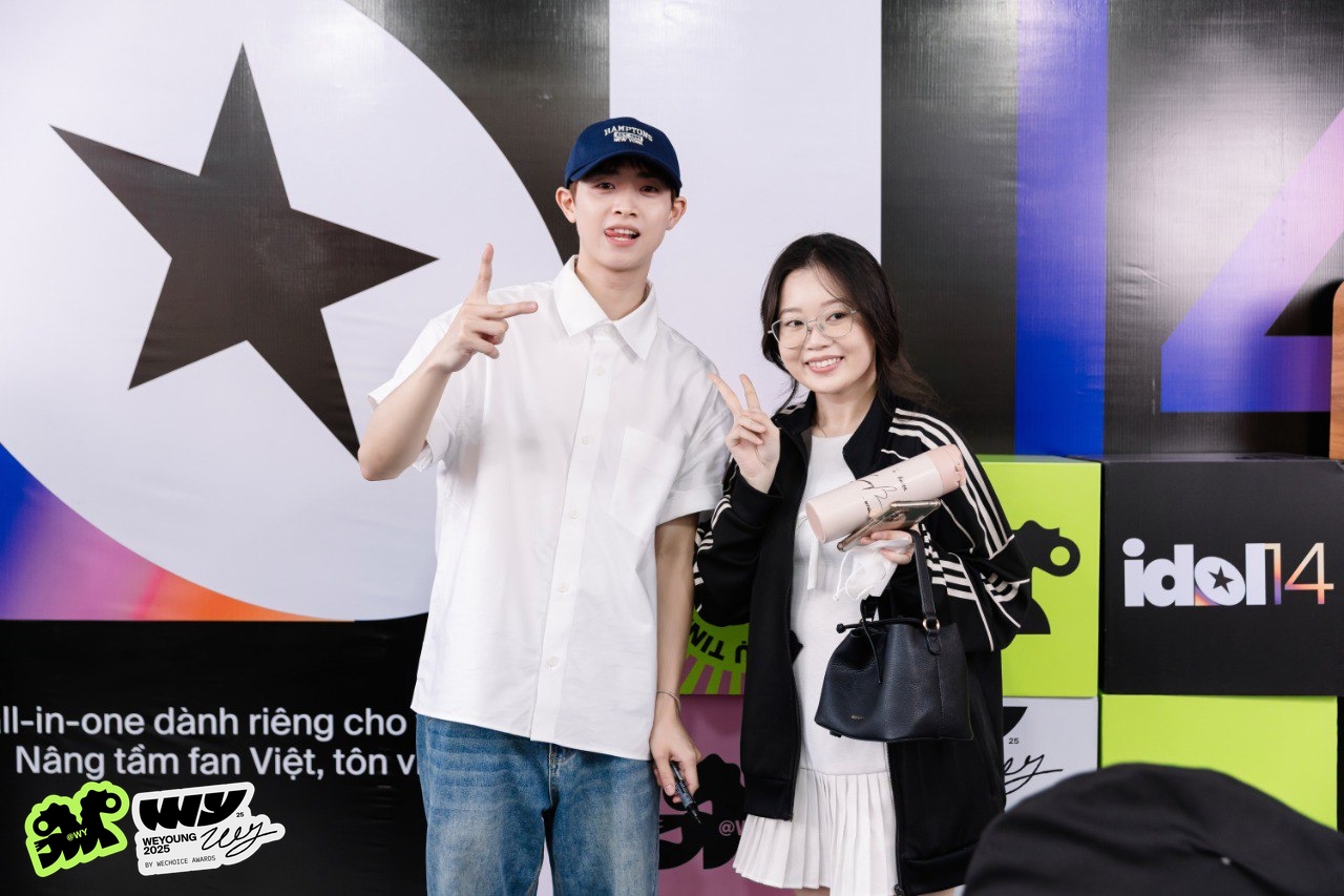 Xếp h&agrave;ng d&agrave;i chờ gặp &ldquo;anh trai&rdquo; CONGB v&agrave; sao nam Mưa Đỏ trước thềm Gala WeYoung 2025- Ảnh 6.