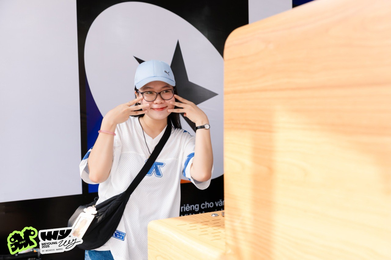 Xếp h&agrave;ng d&agrave;i chờ gặp &ldquo;anh trai&rdquo; CONGB v&agrave; sao nam Mưa Đỏ trước thềm Gala WeYoung 2025- Ảnh 4.