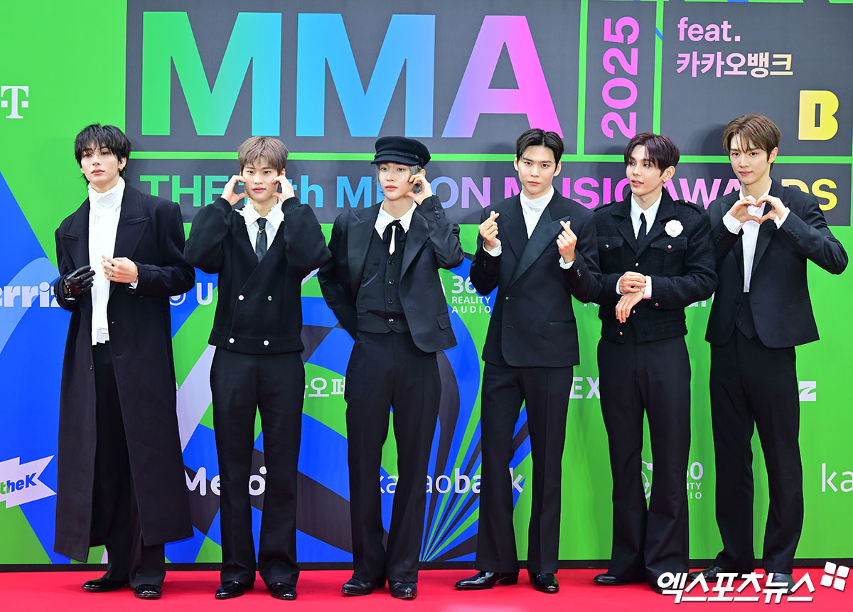 Thảm đỏ MMA 2025: Jennie h&oacute;a &ldquo;nữ ho&agrave;ng&rdquo; đụng mặt t&igrave;nh cũ GD - Kai, Winter (aespa) lộ diện sau ồn &agrave;o hẹn h&ograve; Jungkook- Ảnh 26.