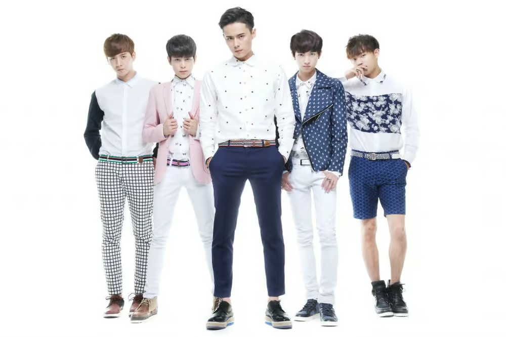 Bước ngoặt kh&ocirc;ng ngờ của nam ca sĩ hết thời, phải l&agrave;m th&ecirc;m quần quật ở 3 nơi- Ảnh 6.