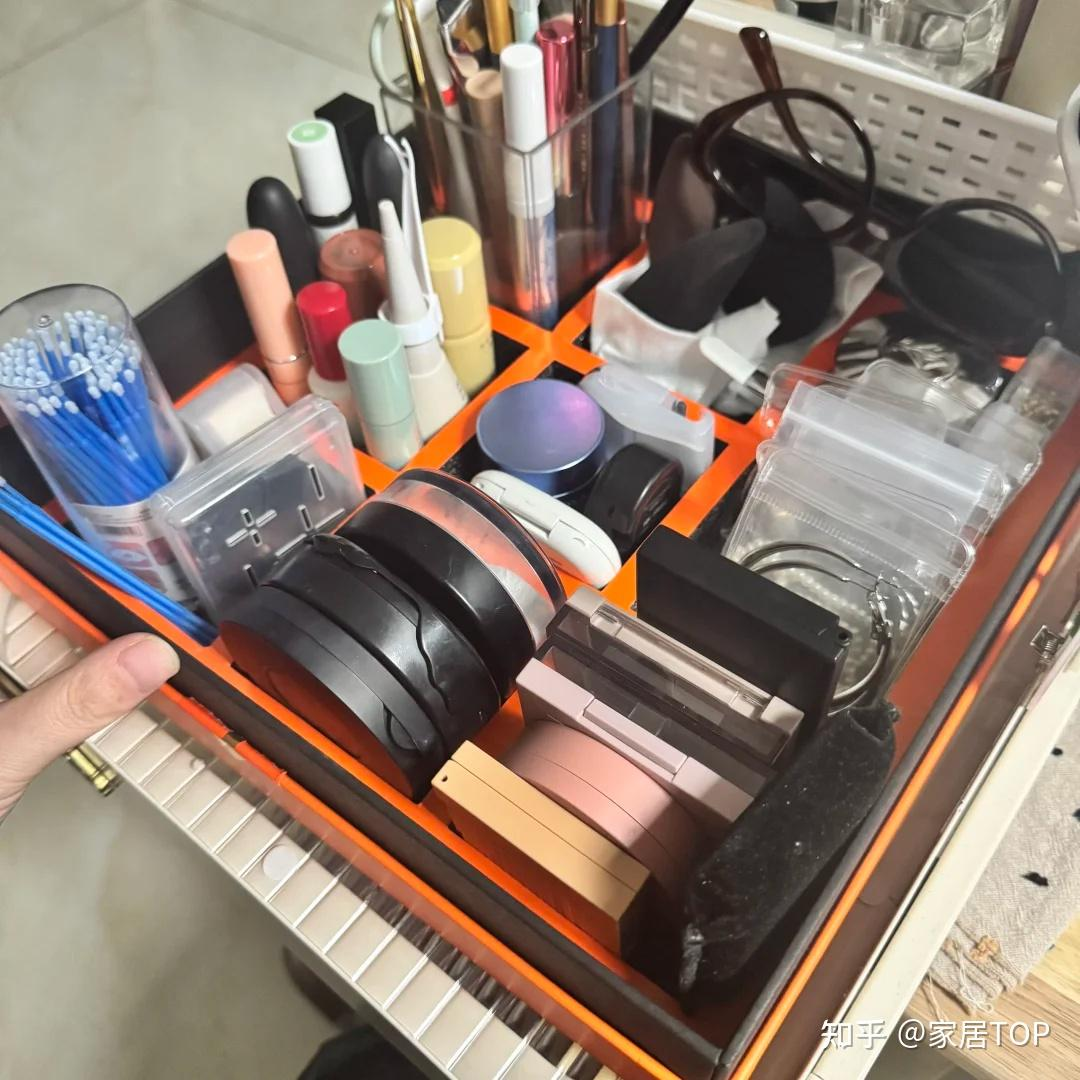 Người phụ nữ 59 tuổi n&agrave;y khiến t&ocirc;i sững sờ: Kh&ocirc;ng tốn một đồng m&agrave; nh&agrave; l&uacute;c n&agrave;o cũng gọn, chuẩn 