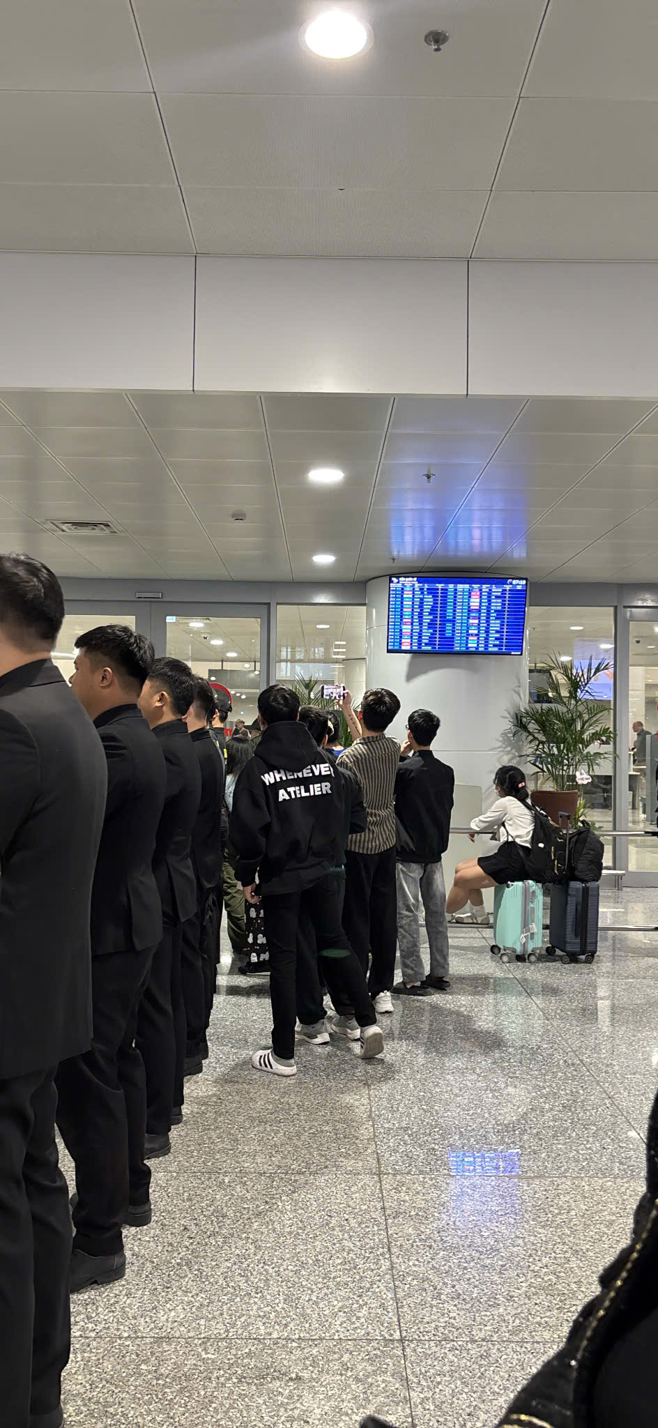 T1 ch&iacute;nh thức đổ bộ Việt Nam: Faker g&acirc;y sốt với khoảnh khắc si&ecirc;u đ&aacute;ng y&ecirc;u- Ảnh 3.