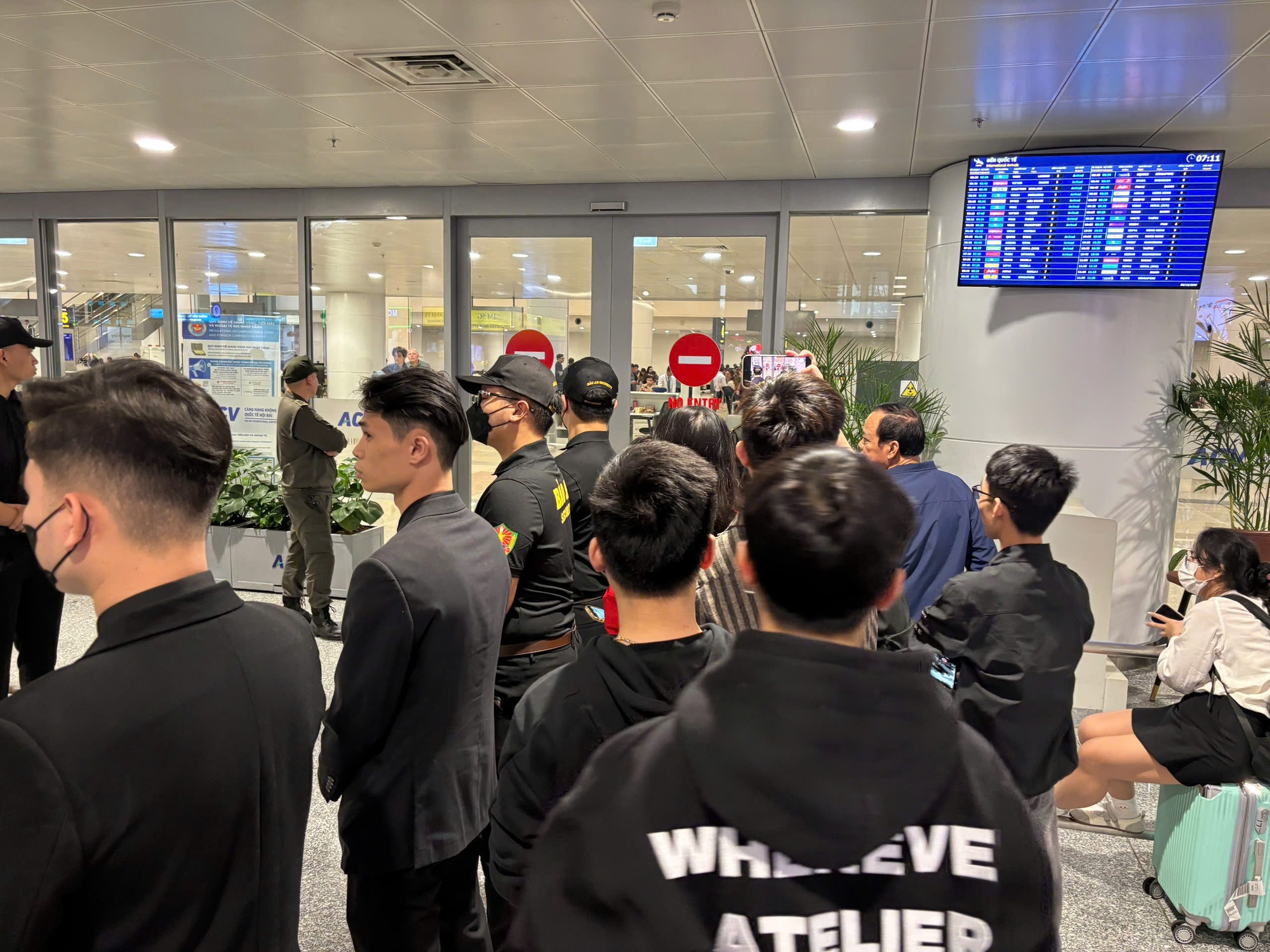 T1 ch&iacute;nh thức đổ bộ Việt Nam: Faker g&acirc;y sốt với khoảnh khắc si&ecirc;u đ&aacute;ng y&ecirc;u- Ảnh 2.