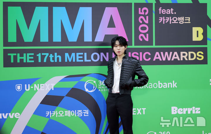 Thảm đỏ MMA 2025: Jennie h&oacute;a &ldquo;nữ ho&agrave;ng&rdquo; đụng mặt t&igrave;nh cũ GD - Kai, Winter (aespa) lộ diện sau ồn &agrave;o hẹn h&ograve; Jungkook- Ảnh 23.