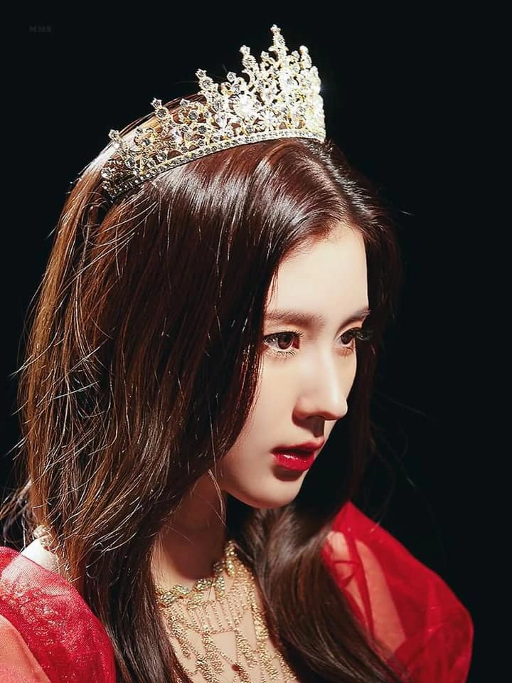 Tr&eacute;o ngoe: B&uacute;p b&ecirc; đẹp nhất showbiz được c&aacute;c nam sinh &ugrave;n &ugrave;n theo đuổi, c&ocirc; vừa đeo k&iacute;nh l&ecirc;n tất cả &ldquo;chạy mất d&eacute;p&rdquo;- Ảnh 3.