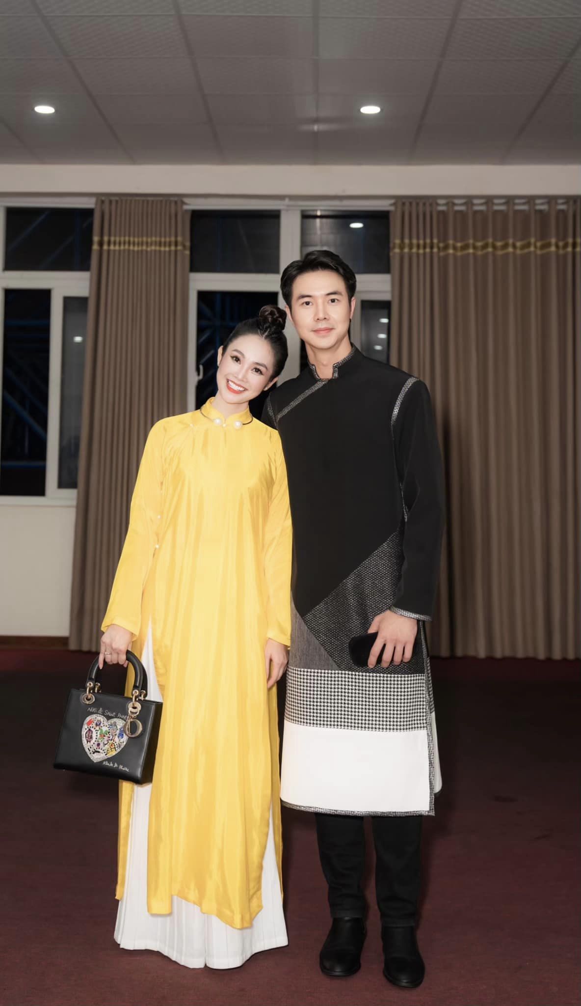 Diễn vi&ecirc;n phim giờ v&agrave;ng v&agrave; vợ MC VTV ch&agrave;o đ&oacute;n con đầu l&ograve;ng sau 4 năm kết h&ocirc;n- Ảnh 5.