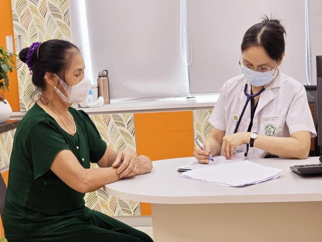 Nghi&ecirc;n cứu điều chỉnh lương khởi điểm cho b&aacute;c sĩ- Ảnh 3.