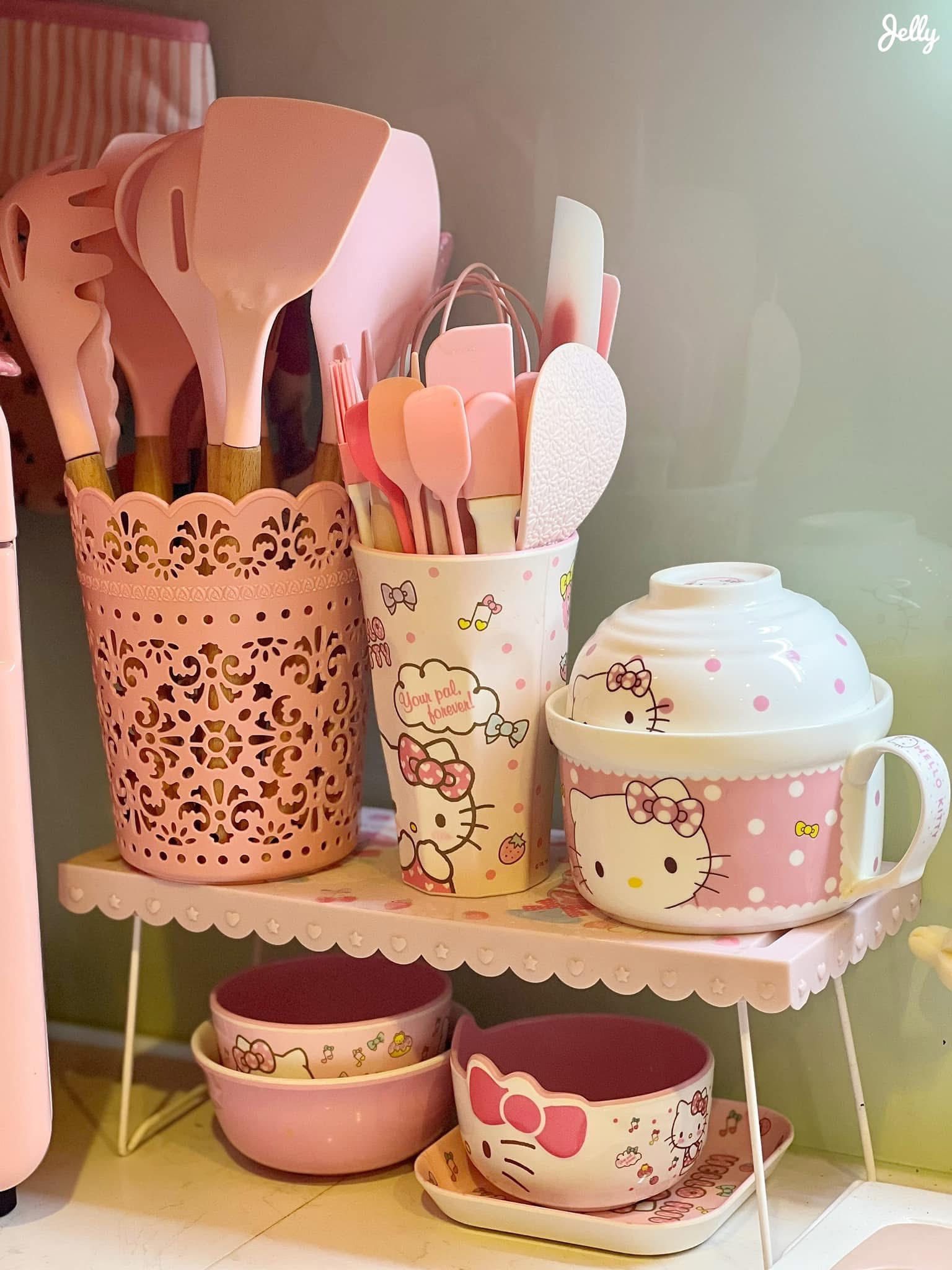 Mới 8 th&aacute;ng tuổi m&agrave; b&eacute; g&aacute;i n&agrave;y đ&atilde; sở hữu căn bếp full m&agrave;u hồng, hội mẹ bỉm xu&yacute;t xoa "c&ocirc;ng ch&uacute;a trong truyện cổ t&iacute;ch cũng chỉ đến thế l&agrave; c&ugrave;ng"- Ảnh 14.