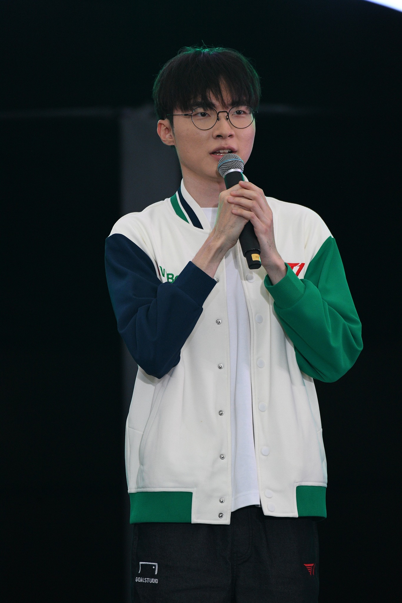 Khoảnh khắc chấn động: Faker n&oacute;i tiếng Việt "ngọt lịm", h&agrave;ng triệu fan T1 vỡ &ograve;a- Ảnh 1.