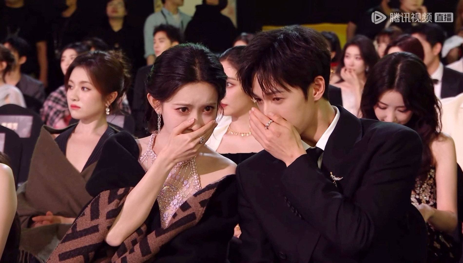 Cặp diễn vi&ecirc;n phim giờ v&agrave;ng lộ hint hẹn h&ograve; tr&ecirc;n s&oacute;ng trực tiếp, đồng nghiệp c&ocirc;ng khai đẩy thuyền- Ảnh 4.