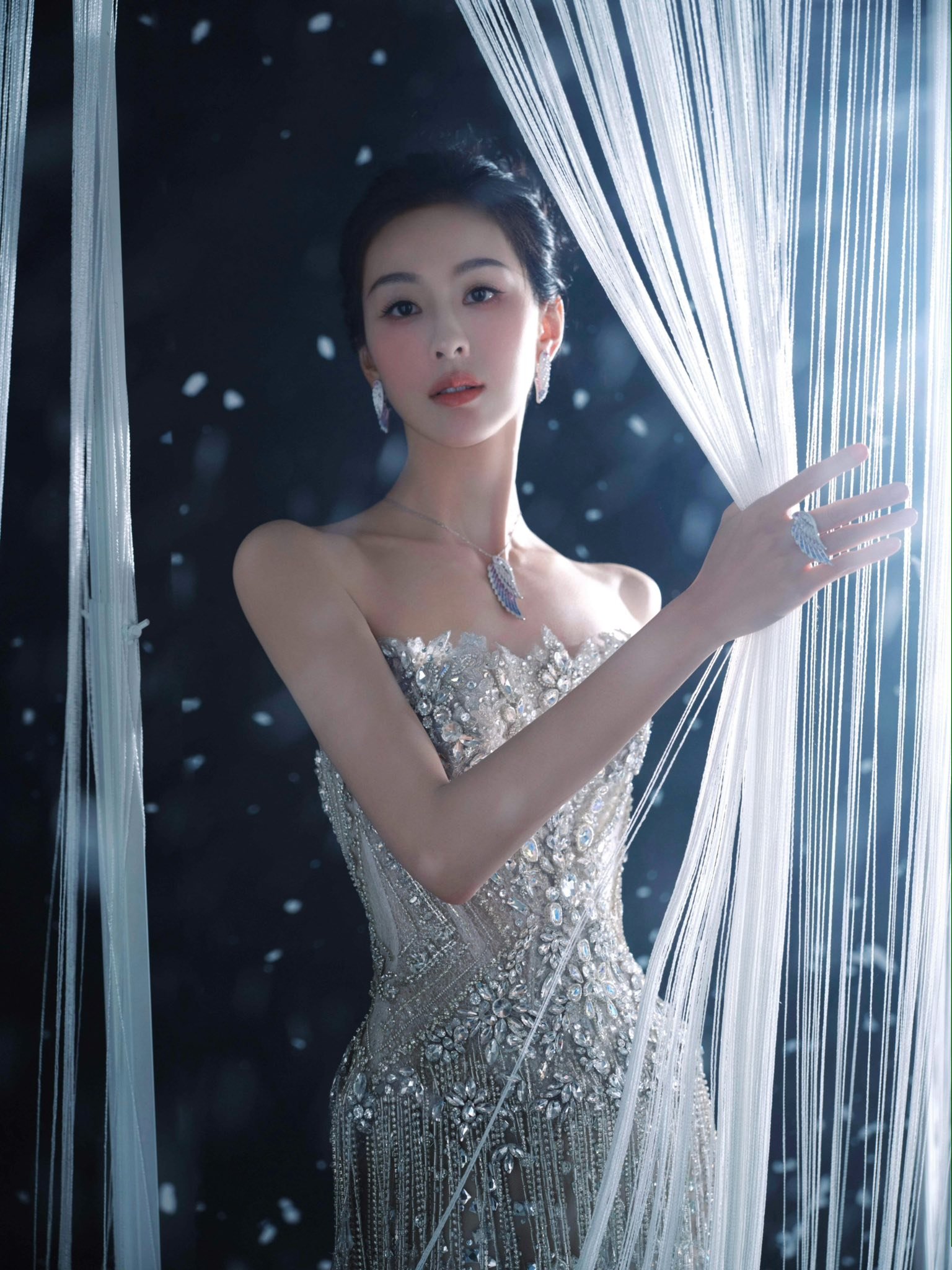 Nữ thần sắc đẹp đang viral khắp Trung Quốc: Diện đồ của NTK Việt, nhan sắc vạn vật đều thua- Ảnh 3.