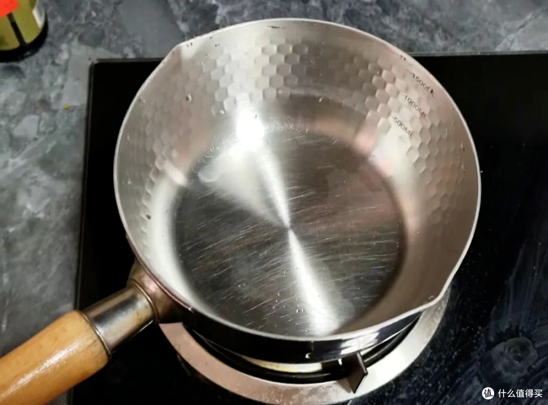 T&ocirc;i thật sự cho&aacute;ng trước c&aacute;ch giới trẻ dọn bếp: D&ugrave;ng to&agrave;n đồ rẻ m&agrave; bếp sạch bong kin k&iacute;t hơn cả sản phẩm đắt- Ảnh 4.