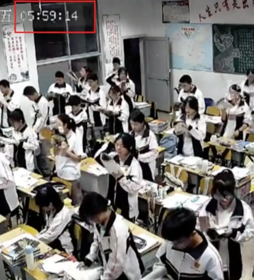 Một trường học y&ecirc;u cầu học sinh đến lớp trước 6h30 s&aacute;ng, phụ huynh đưa con đi từ 6h15 vẫn bị ph&ecirc; b&igrave;nh- Ảnh 3.