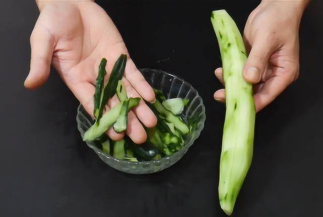 Ng&acirc;m rau c&agrave;ng l&acirc;u c&agrave;ng sạch? Chuy&ecirc;n gia cảnh b&aacute;o: Nhiều gia đ&igrave;nh đang rửa rau sai c&aacute;ch, v&ocirc; t&igrave;nh 