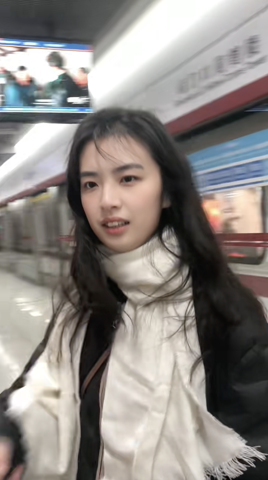 Giảm 20kg sau khi bị người nổi tiếng ch&ecirc; b&eacute;o xấu, c&ocirc; g&aacute;i giờ được v&iacute; với đại mỹ nh&acirc;n Hong Kong- Ảnh 10.