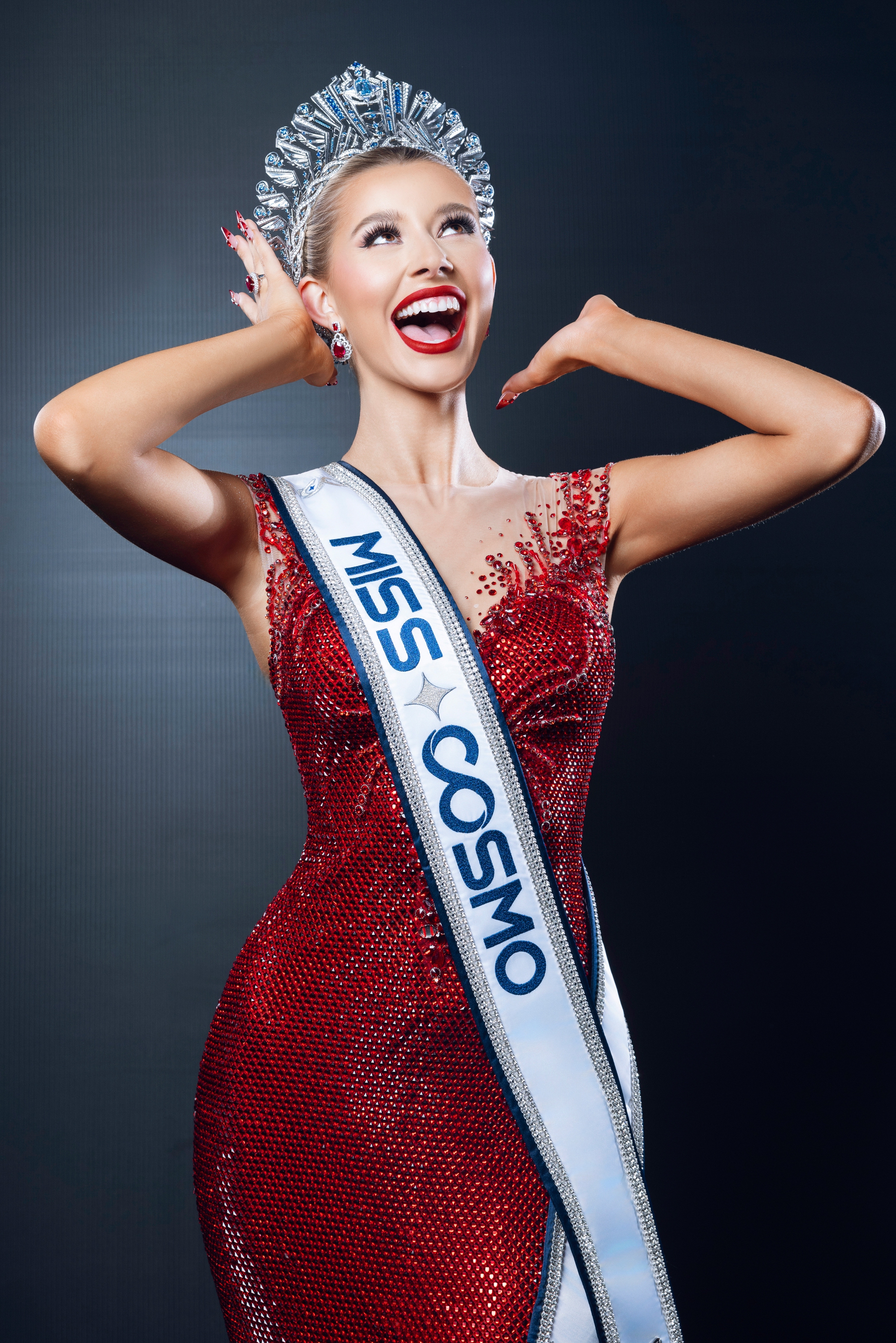 Người đẹp Mỹ đăng quang Miss Cosmo 2025, nhờ đ&acirc;u?- Ảnh 2.